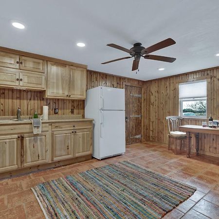 Ohana Ranch Cabin - 12 Minutes To Historic Main St 弗雷德里克斯堡 外观 照片