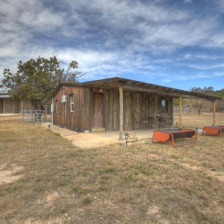 Ohana Ranch Cabin - 12 Minutes To Historic Main St 弗雷德里克斯堡 外观 照片