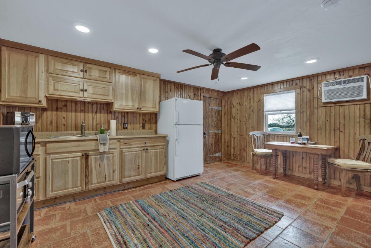 Ohana Ranch Cabin - 12 Minutes To Historic Main St 弗雷德里克斯堡 外观 照片