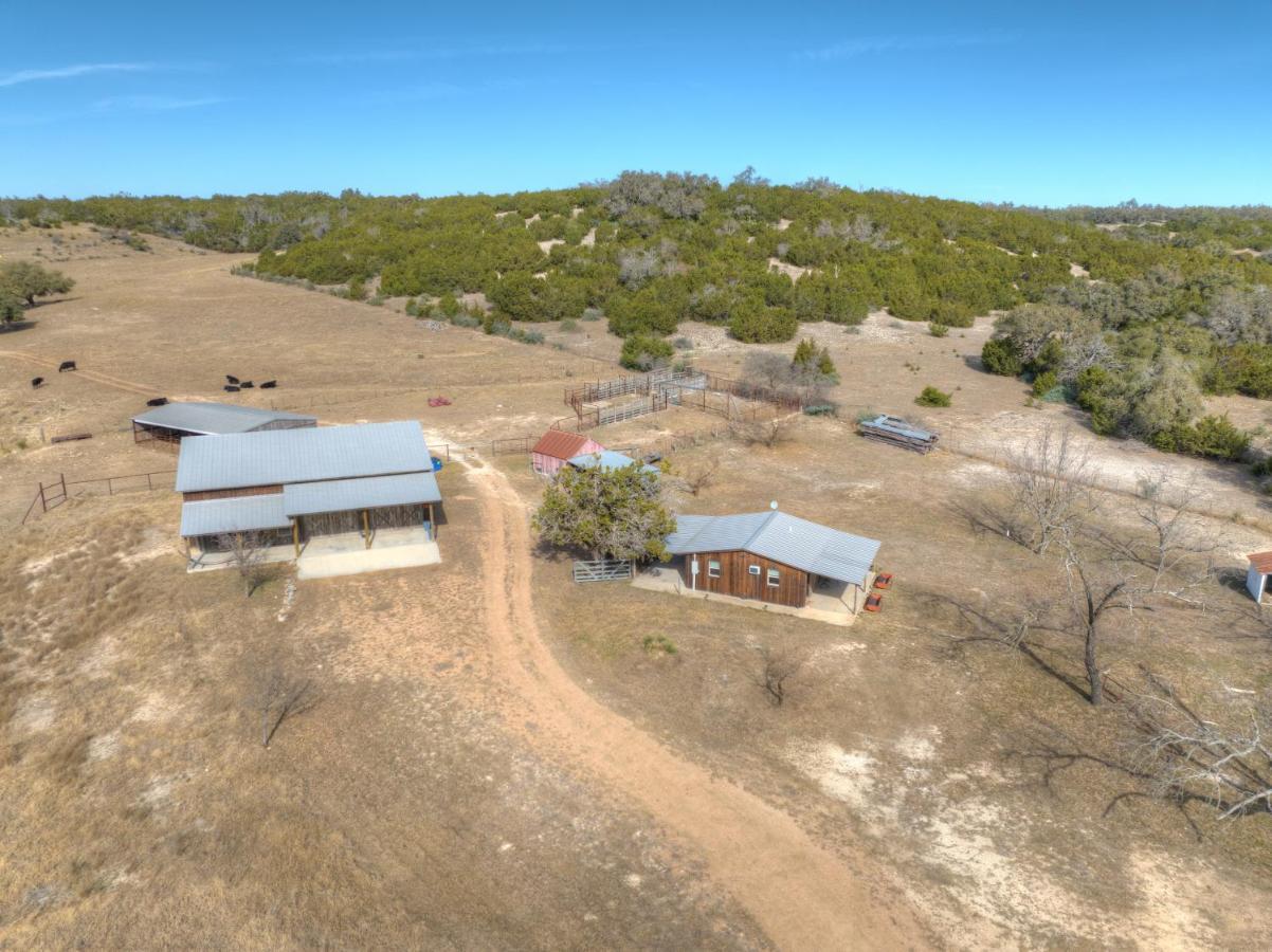 Ohana Ranch Cabin - 12 Minutes To Historic Main St 弗雷德里克斯堡 外观 照片