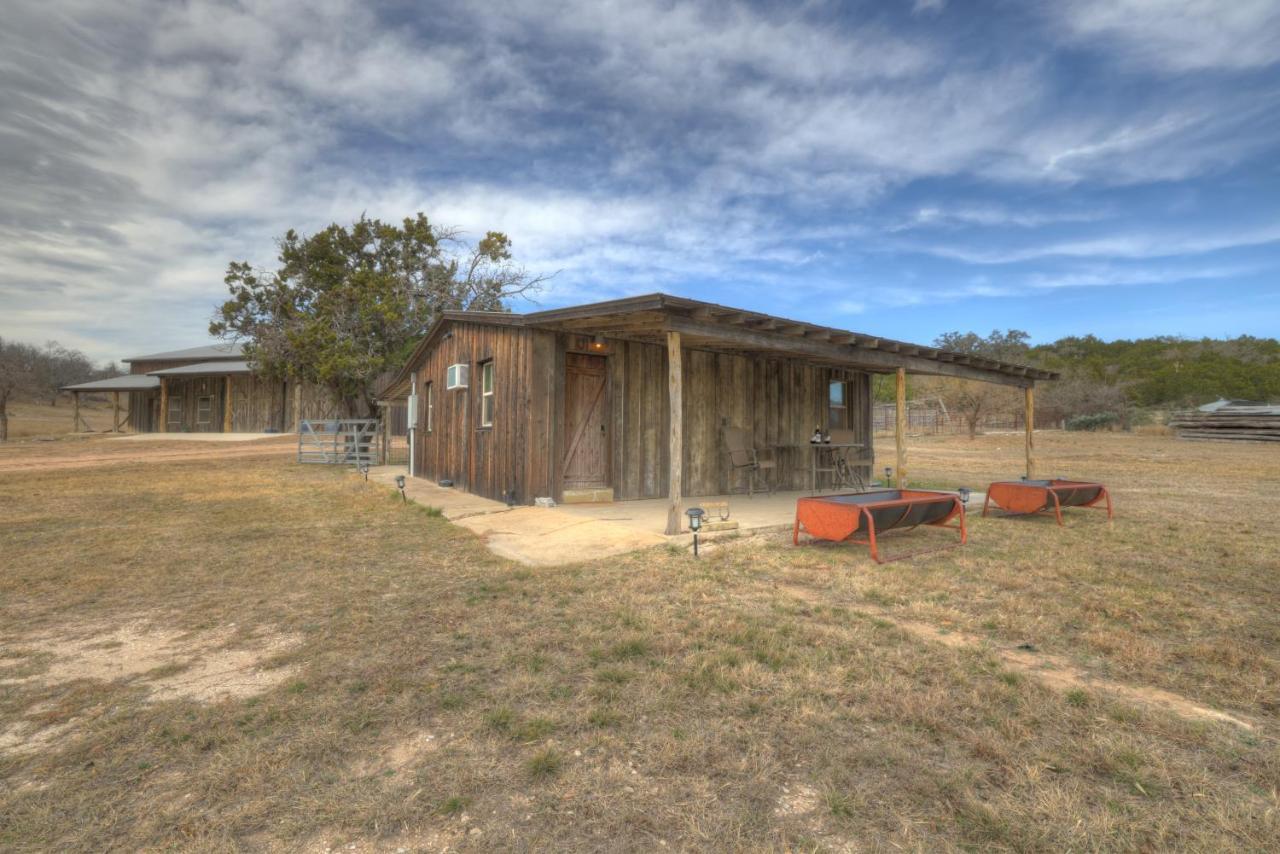 Ohana Ranch Cabin - 12 Minutes To Historic Main St 弗雷德里克斯堡 外观 照片