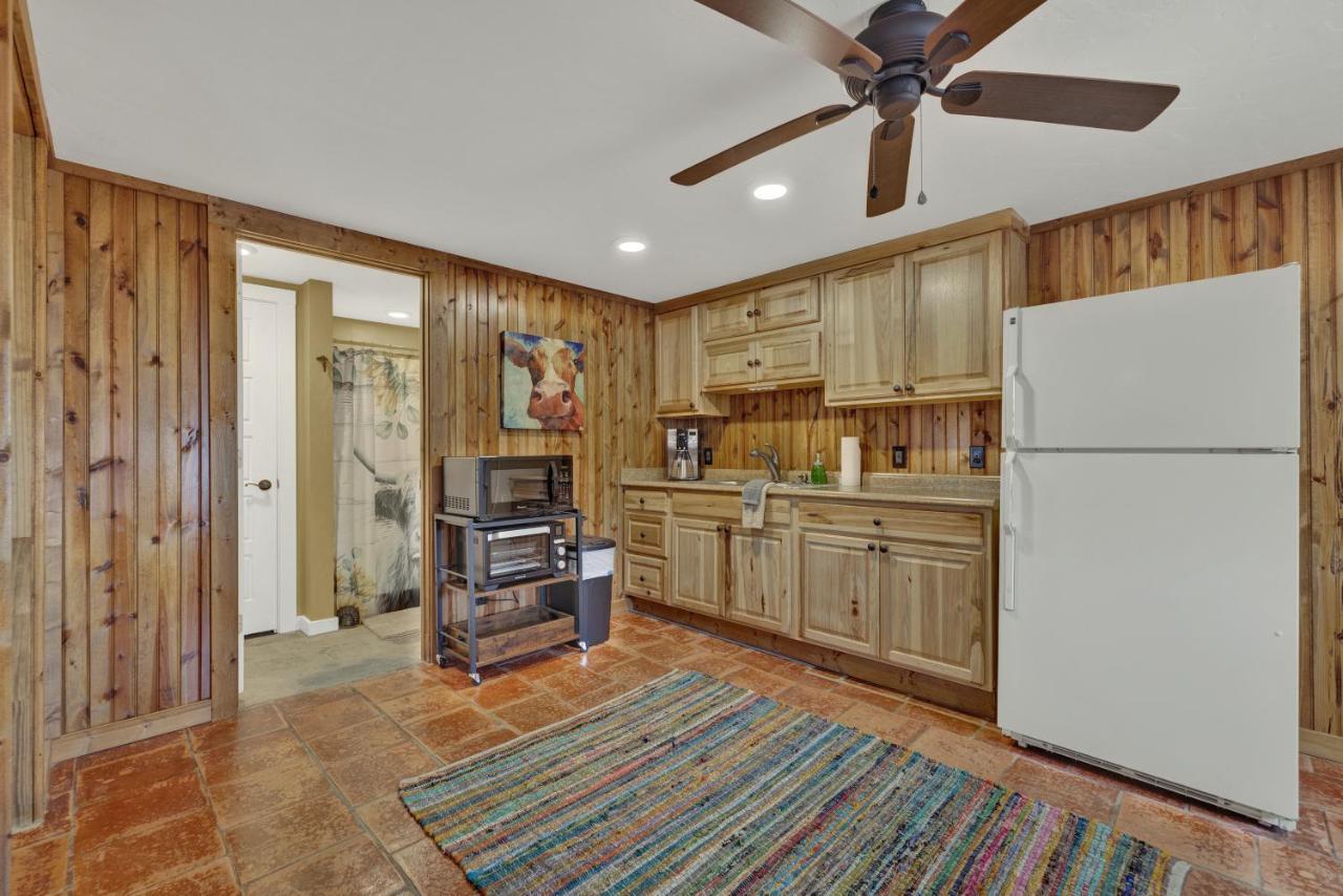 Ohana Ranch Cabin - 12 Minutes To Historic Main St 弗雷德里克斯堡 外观 照片