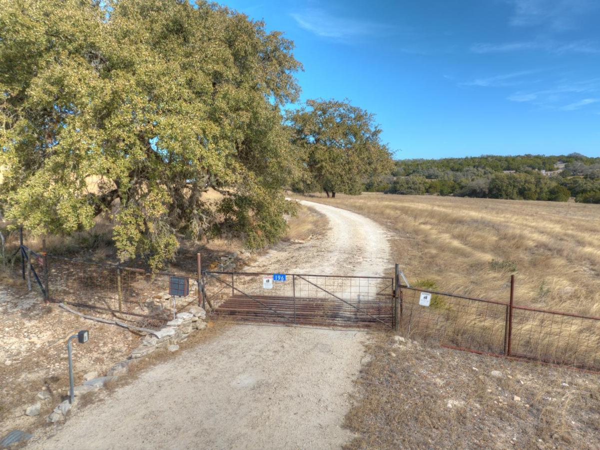 Ohana Ranch Cabin - 12 Minutes To Historic Main St 弗雷德里克斯堡 外观 照片