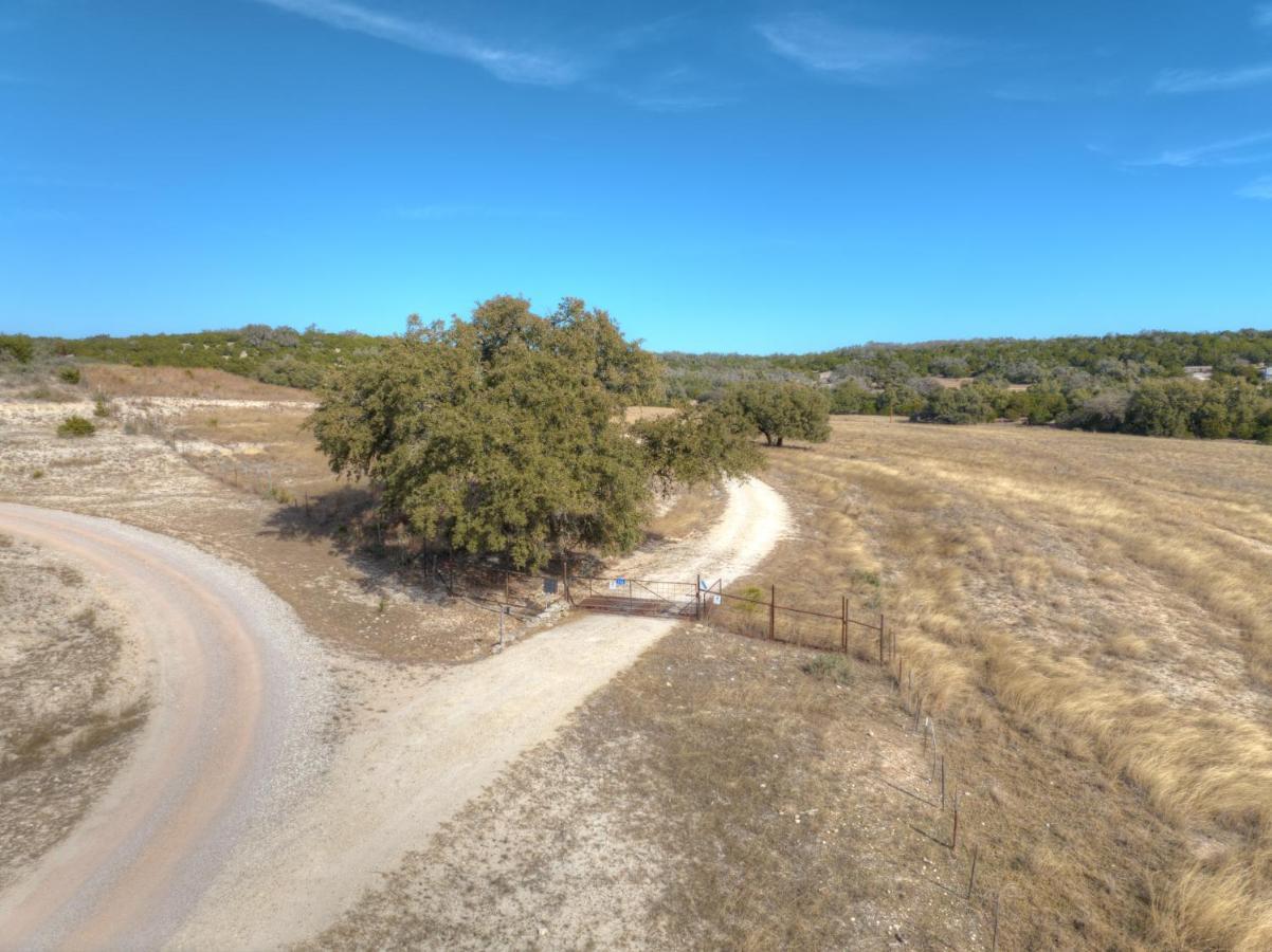 Ohana Ranch Cabin - 12 Minutes To Historic Main St 弗雷德里克斯堡 外观 照片